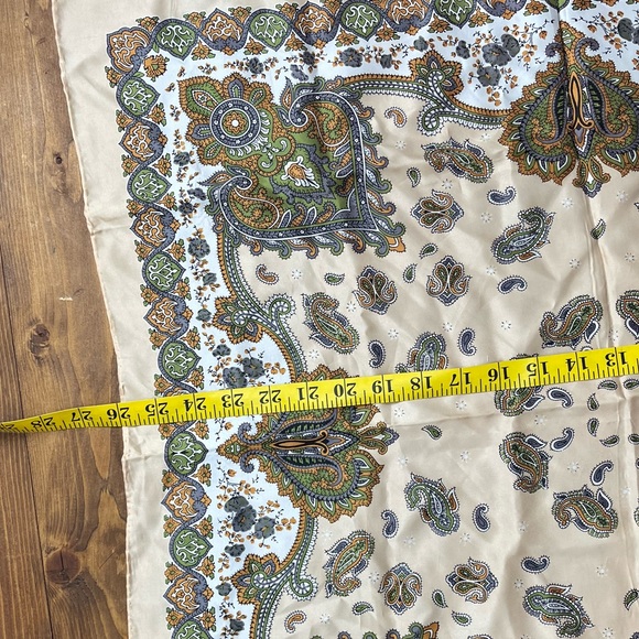 Vintage Berkshire scarf 26x26 acetate scarf - Picture 2 of 4